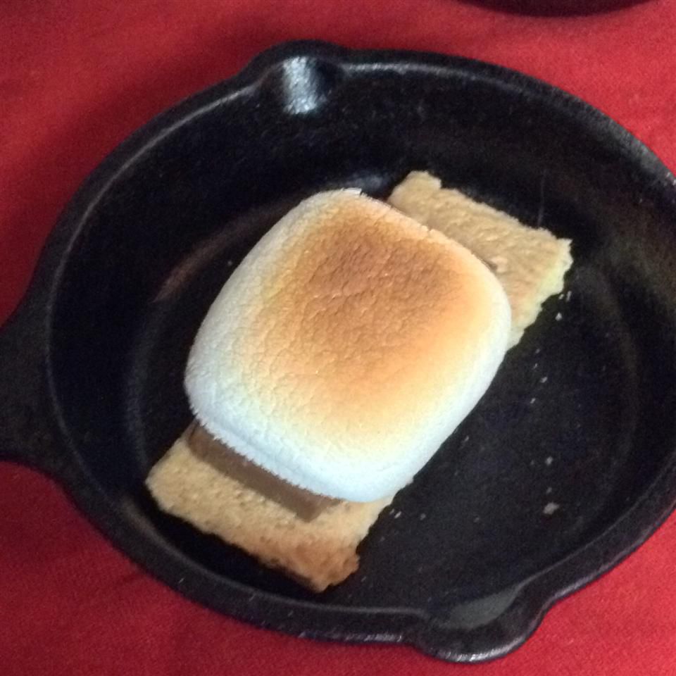 مقلاة صغيرة من الحديد الزهر سمورز